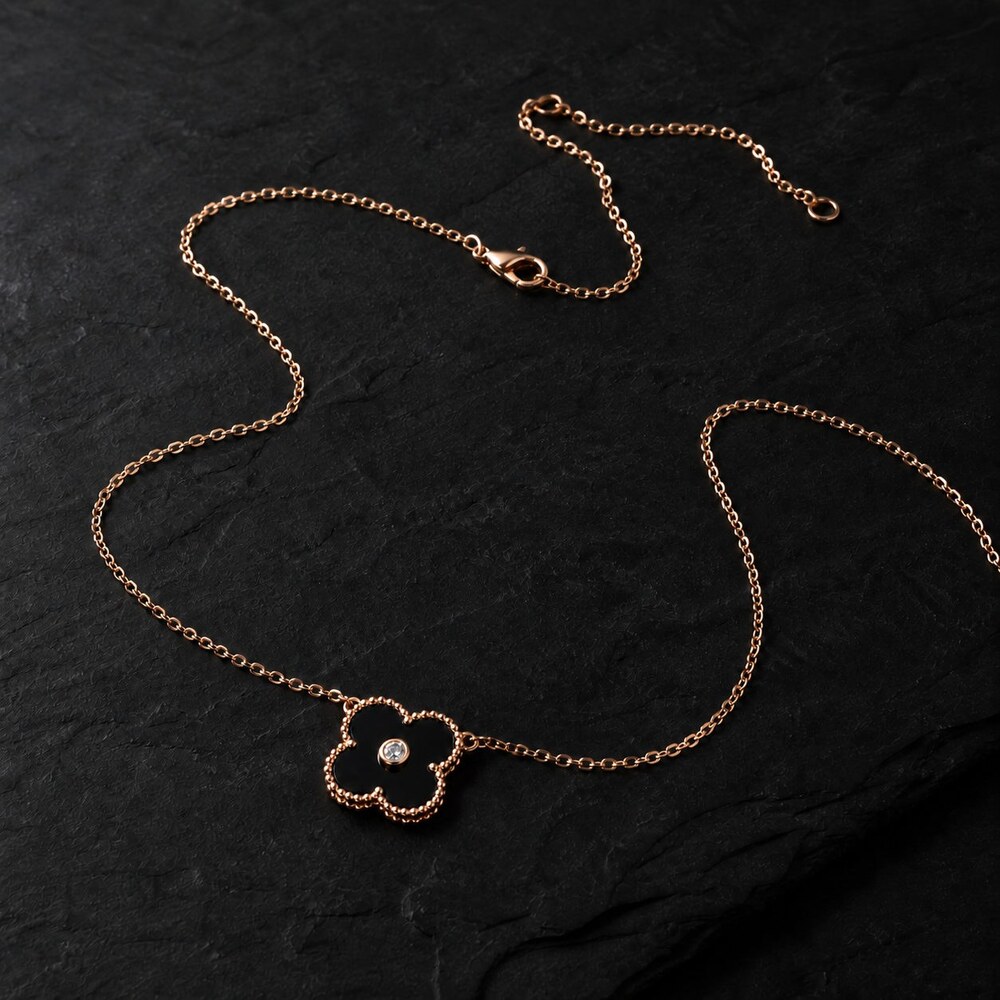 Van Cleef & Arpels Elegant Signature Necklace Style 9 | New with Box - Picture 2 of 9